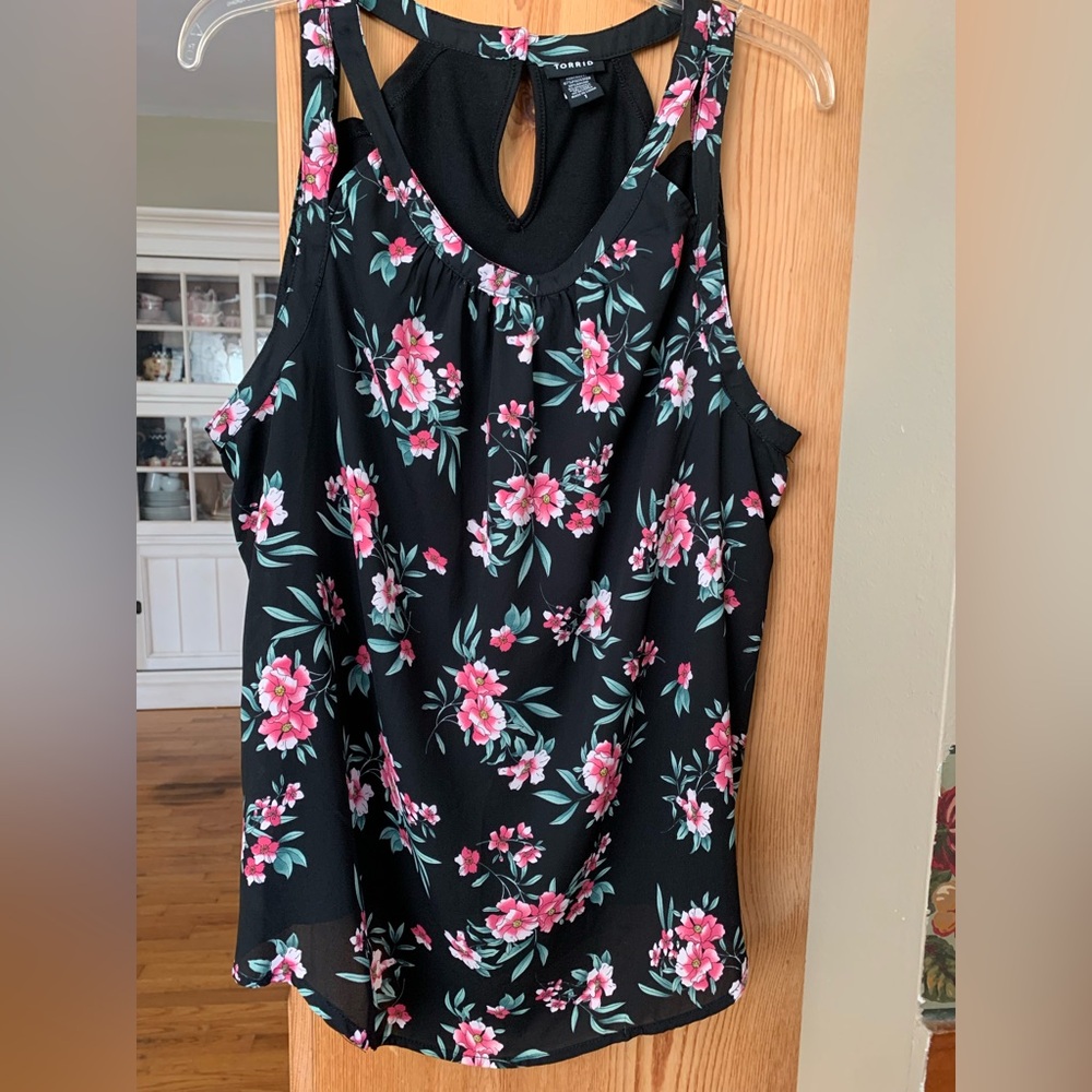 EUC  Torrid Black and Pink Floral Blouse. Torrid size 1